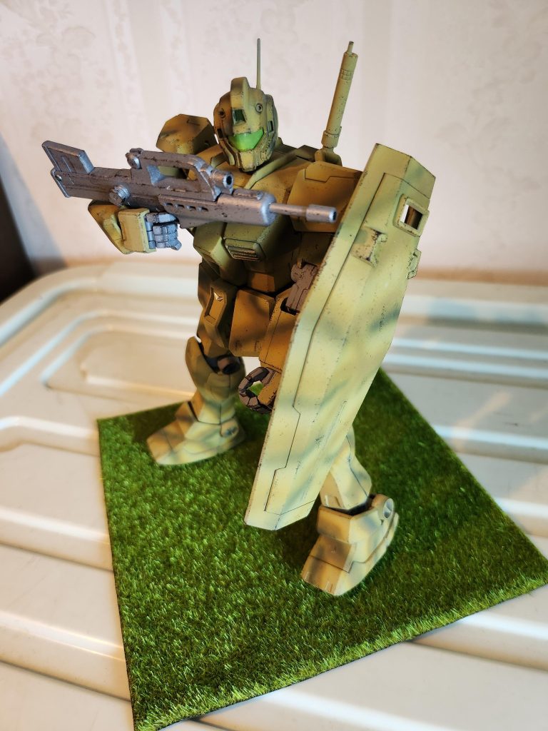 ウエザリングはせず、黒チッピングのみ塗布。野ざらしにせず基地でよくメンテナンスしているのかな。マシンガンは少しディテールアップしました。 