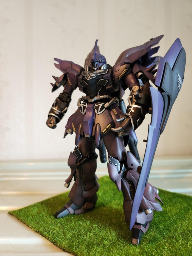 フルフロンタルの意思を継ぐべくシナンジュに乗り換え帰投した。改修を終えたが赤いシナンジュには乗れないアンジェロは、パーソナルカラーに塗装し直した。