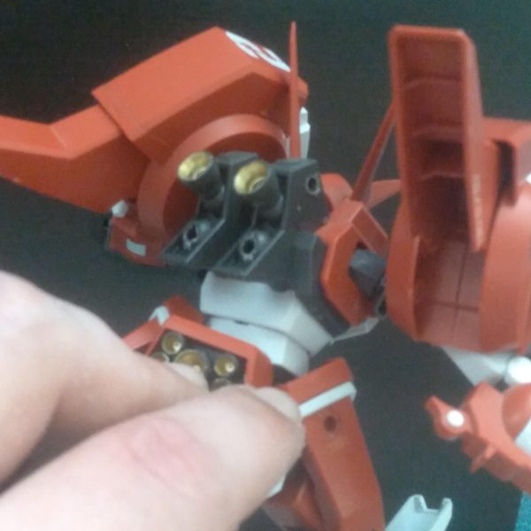 Starting on the HG Alteisen from the super robot wars game. I'm not sure which one, since I don't follow that series. What I have done so far: moved the white parts from the back of the shoulders to the knees, equipped it with a kotobukiya msg sword, will be adding thrusters into the red parts on the shoulders, adding fuel tanks, adding a custom made gatling cannon and energy tank, and eventually painting it. This HG Alteisen isn't a bad kit. It's slightly bigger than most HG kits. （3枚目）