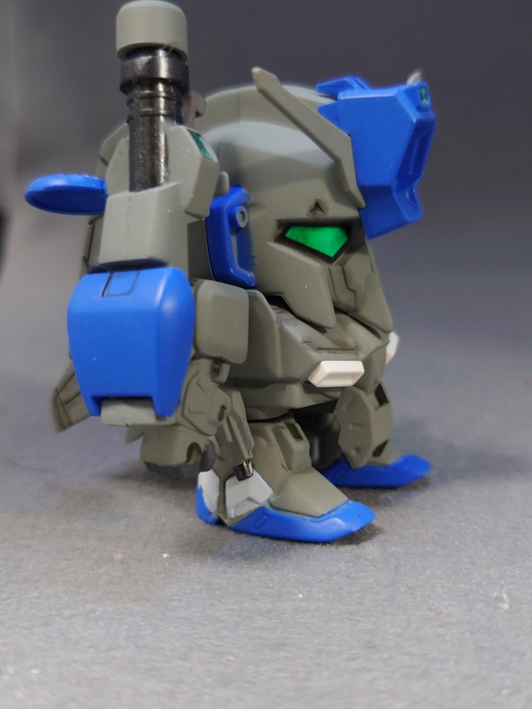 カラーリングはほぼC1型を踏襲していますが、スマートガンの一部や額を青にして青の箇所を多くしています。