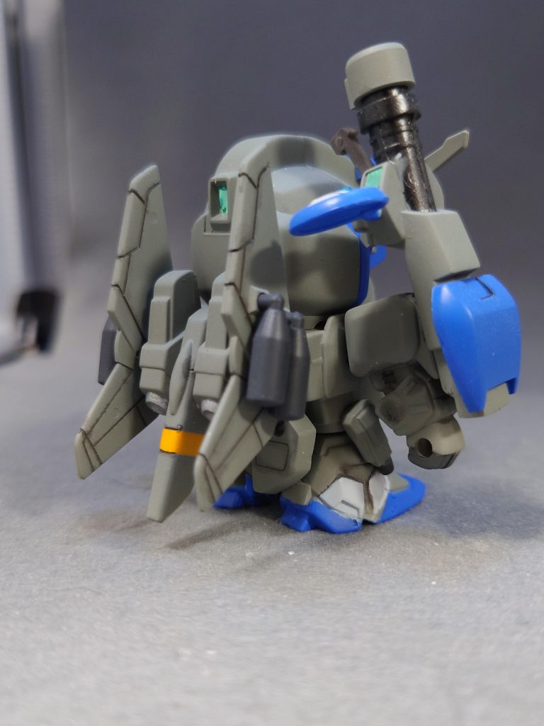 原因は主にこの背部。C型用の推進ユニットがあって分離も厳しく、その上A型用のビームライフルも付属してないのでキツイんですよ······