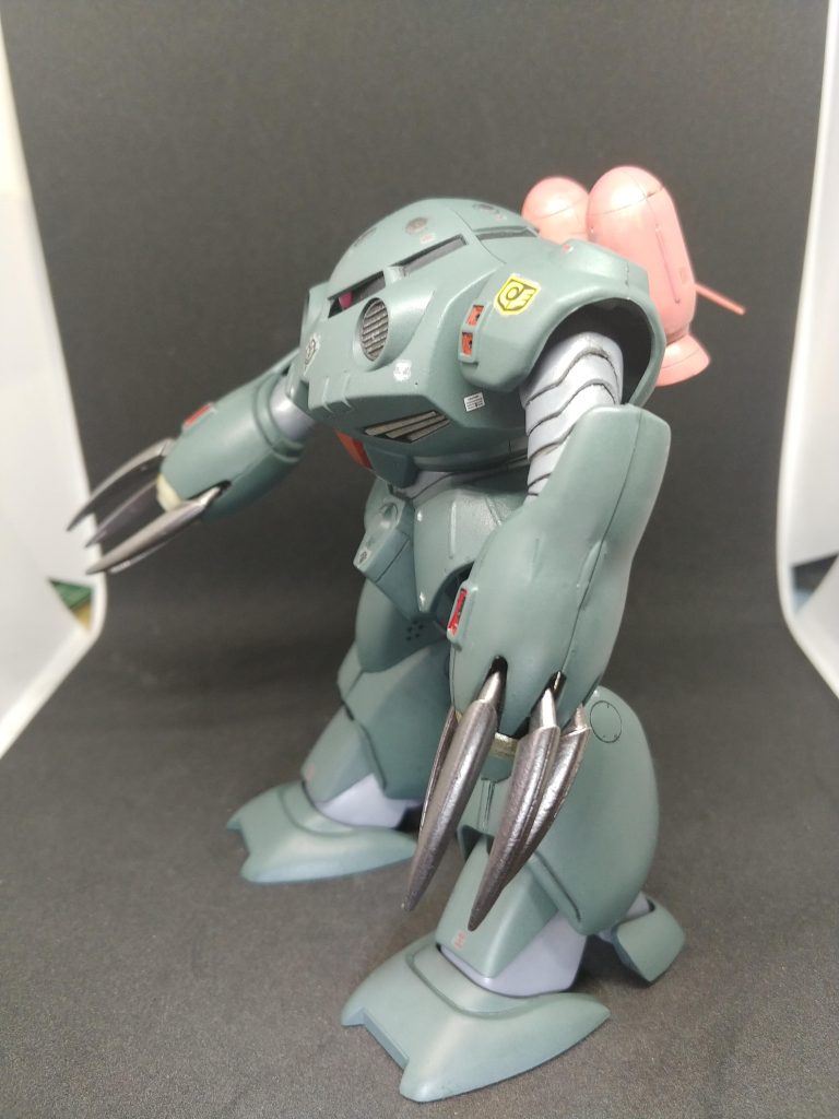 旧キットなんで合わせ目消し位と思いましたが、後はめ処理がやり方分からずほぼ出来ず