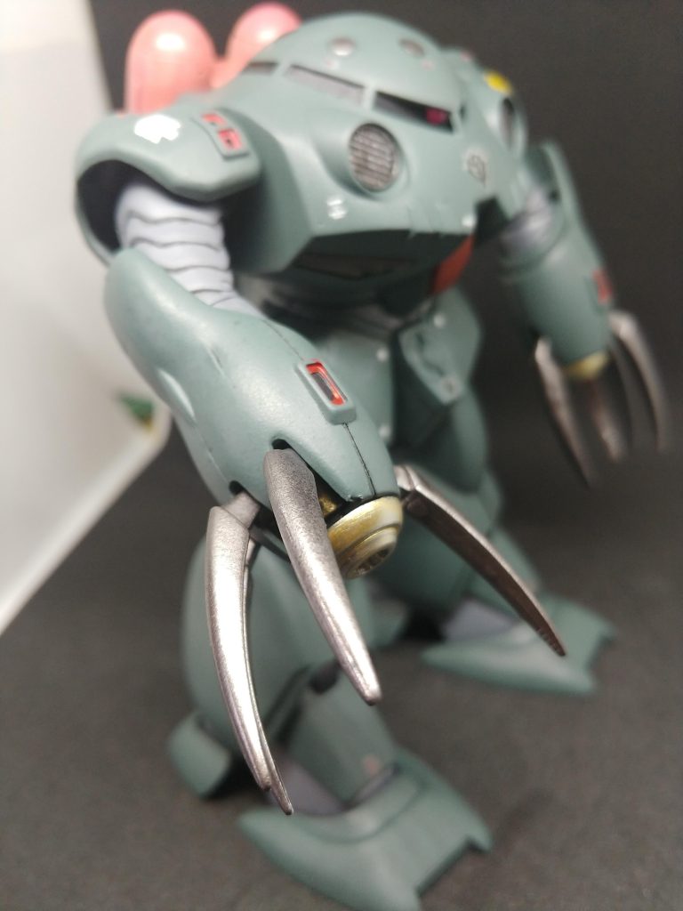 爪は多少尖らせました。