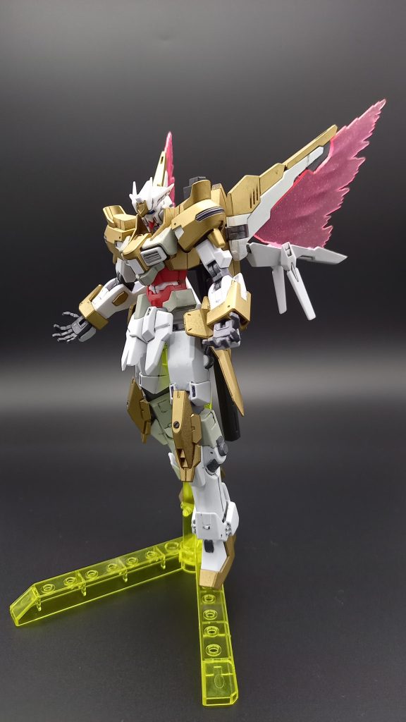 指はパテを使って角度を変えてありますさらにディスティニーのパーツで羽を展開名付けてプラフスキードライブ