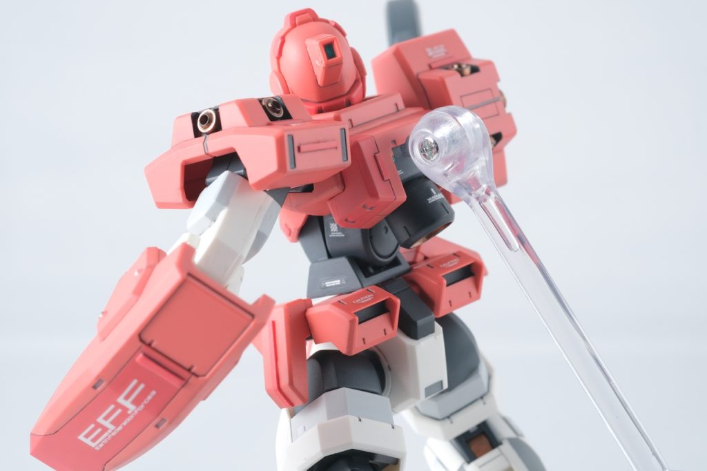 背中の穴は、撮影時のポージングの都合上アクションベースを刺せるようにしてあります。