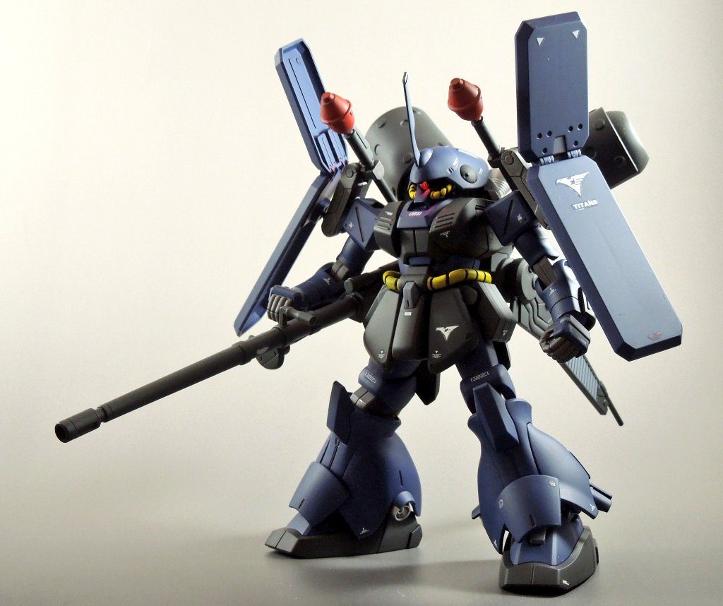 これ以上ないくらいのティターンズカラー。この色めっちゃ好き。