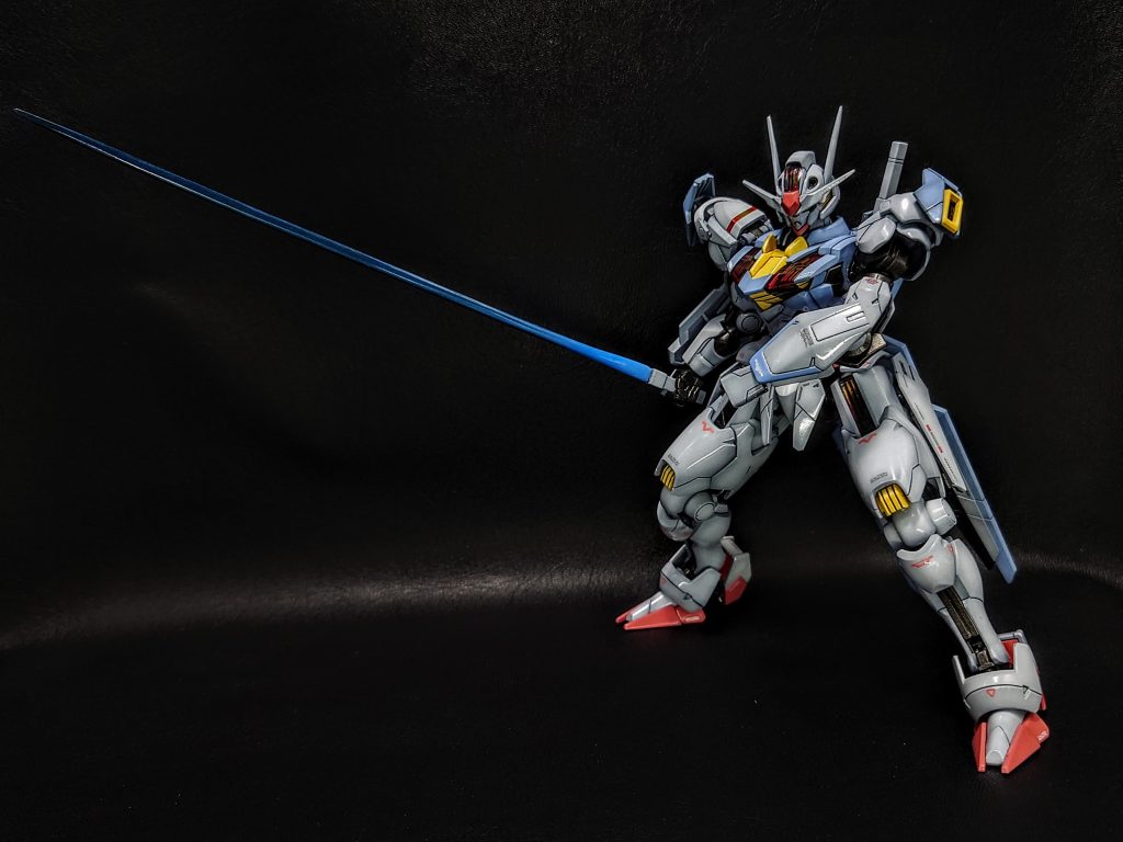 ビームサーベル構えビームサーベルは2倍程度に延長しています。