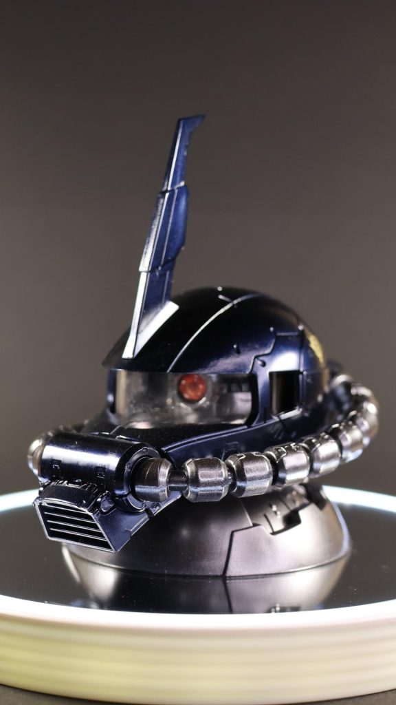 面が大きくパーツ少なめで塗装の練習に最適なザクヘッド ガチャの為安定した入手が難しい点だけが惜しいちなみに台座はダイソーのLEDライト内蔵の丸ミラー(500円)です最後までご覧いただきありがとうございました