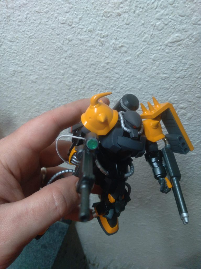 There us a wire to the beam rifle to the generator. As well an energy supply cable for the twin beam cannon 