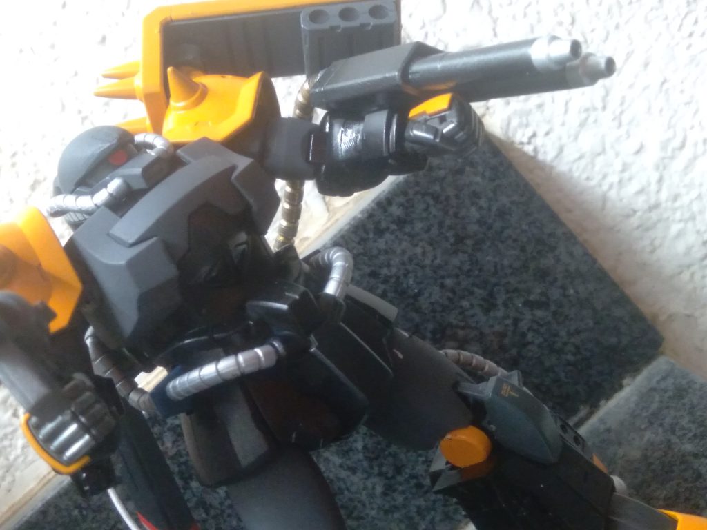 There is also a shoulder shield. I attached a 3 tube missile pod for extra offensive weapons 