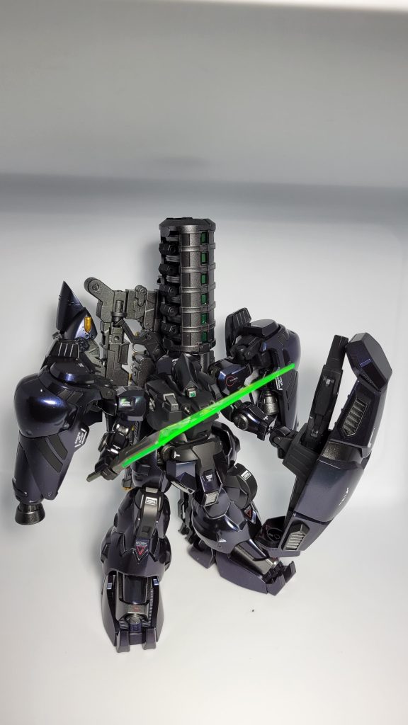 接近戦は想定してないけど無いよりマシなのでビームトーチ、レーザーライフルと共にシールド裏に格納