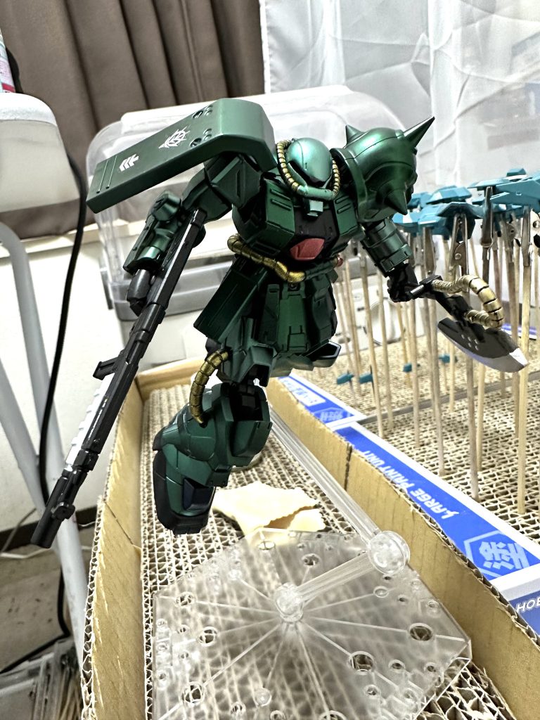 デカール貼ってトップコートしたのでポーズつけた写真追加。