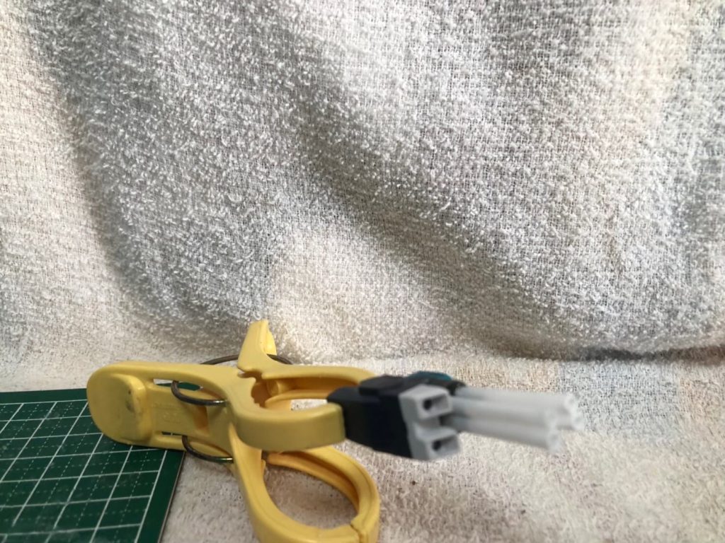 真鍮線にプラパイプを通した姿です。