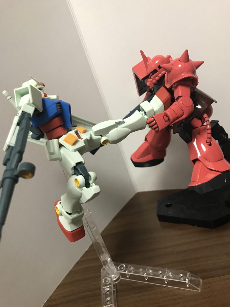 シャアザクが初めて出てきた時は…シャアの技量の高さに驚きましたよね(； ･`д･´)ガンダムの脅威の装甲以上にシャアのやばさが伝わってきました(； ･`д･´)
