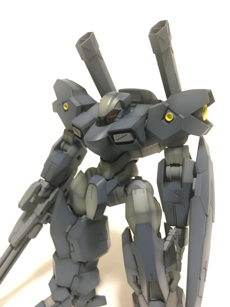 バストアップ。今回は量産機然とした雰囲気を出したかったので、渋めのカラーリングにしています。