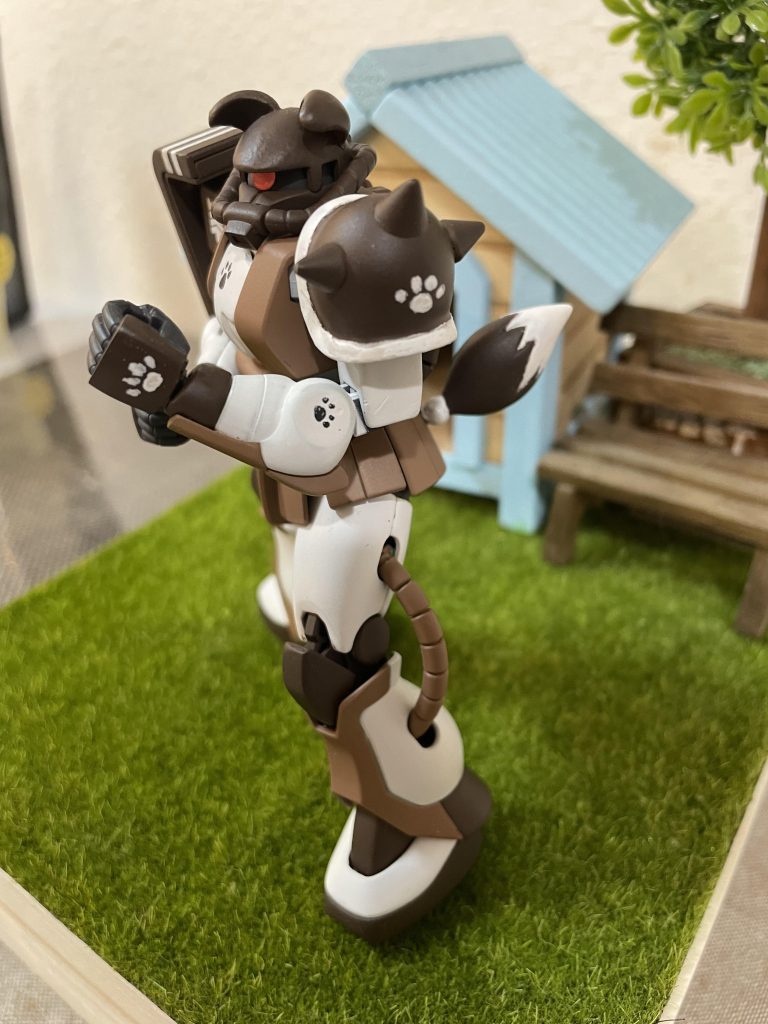 しっぽがお気に入りです。娘からポケ◯ンフィギュアのしっぽをゲットしました。これで、ポケットの中の戦争タグもつけていいはずです。