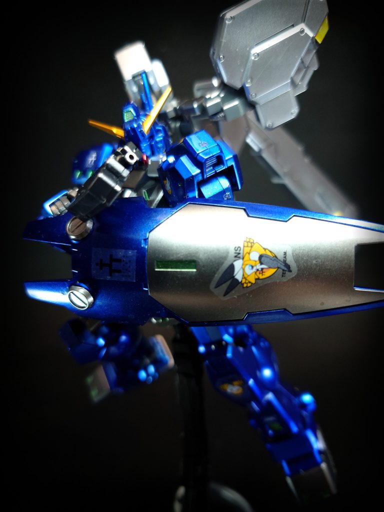 武装やその他オプションは1号機とほぼ共用で、同様に胴体前面に増加装甲を装着することでフルアーマー形態となることも可能である。ただし、マルチ・コネクター・ポッドの試験が開始されるまでシールド・ブースターの使用は想定しておらず、補助アクチュエーター多目的スペース内には保持用ロールバーではなくオプションのグレネードランチャーを標準装備する。携行装備には一般のジムタイプに広く普及している曲面形シールドとジム・ライフルが多く用いられている。