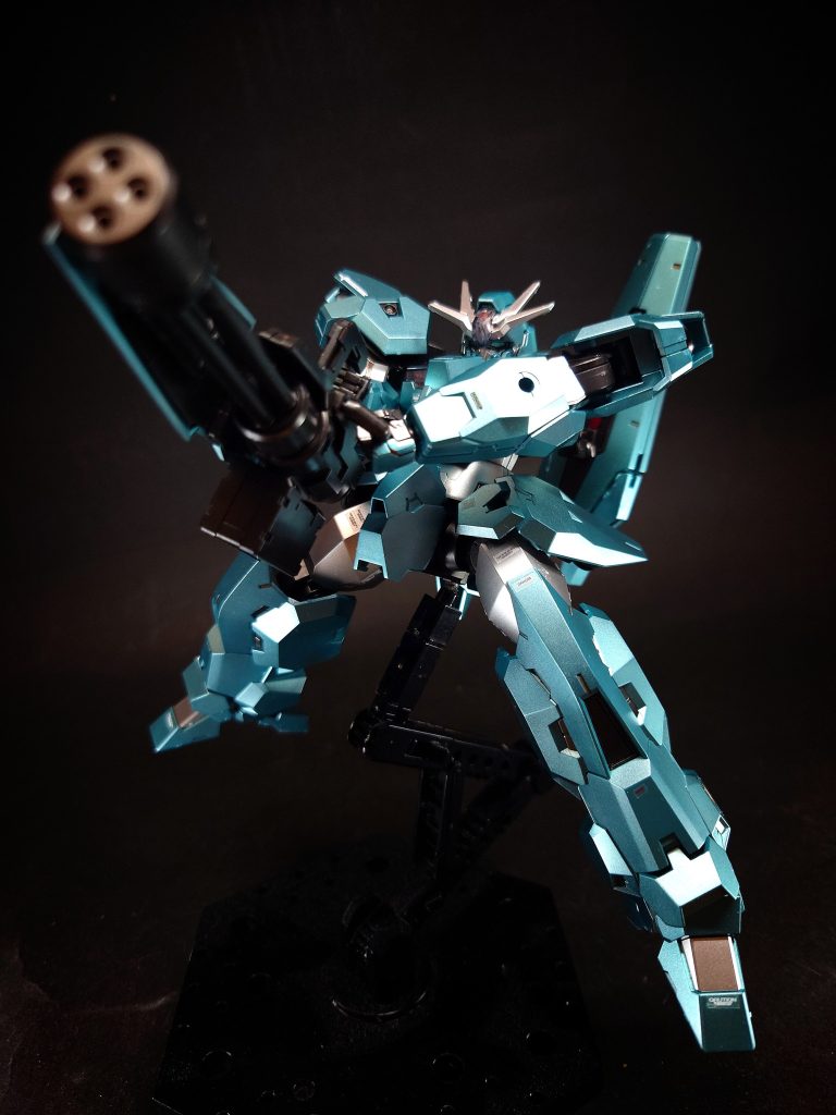 ガンシールドビームガトリングガンに接続されたシールド。裏面にはビームサーベルがマウントされている。