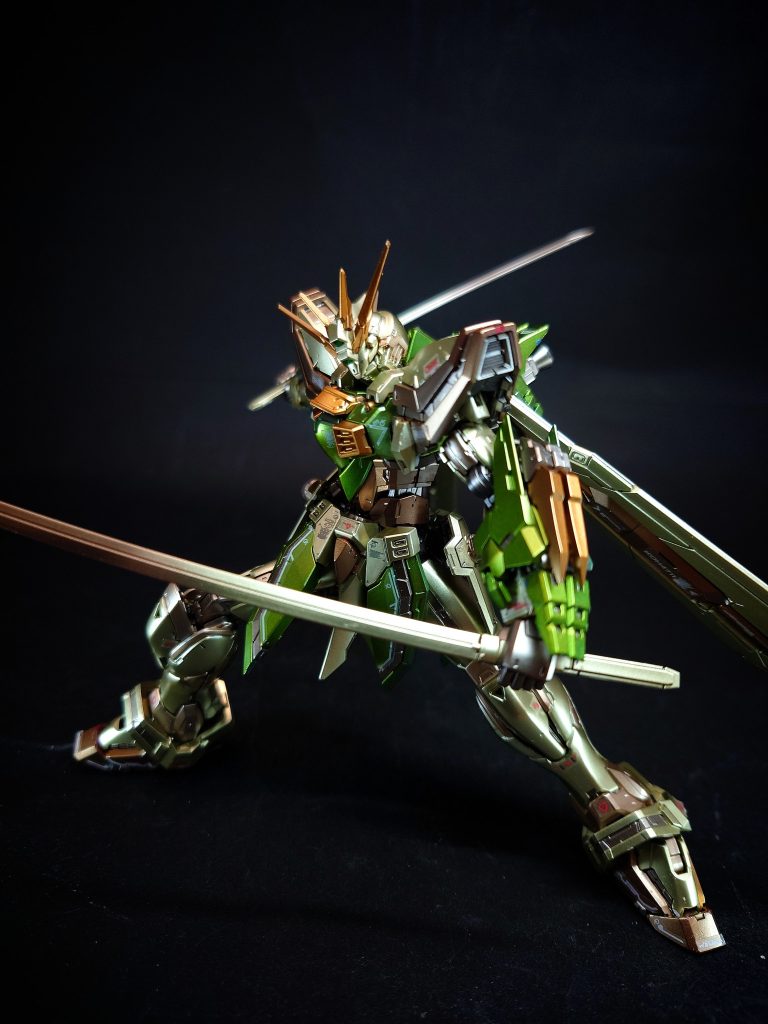 装備エネルギーマルチプライヤーシステムネオジャパンが開発したシステムで、東洋の気をベースに、エネルギーを練ることができる[6]。