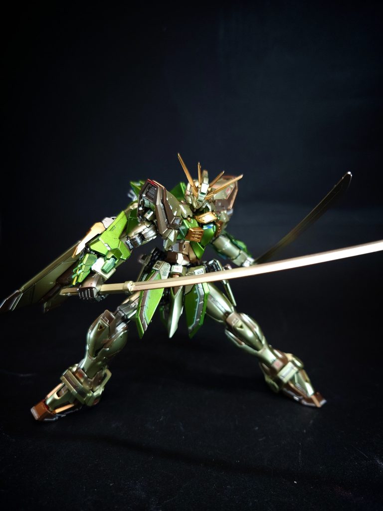 背部スタビライザーコアランダーの羽根部。ハイパーモードの際は展開し、機体にマグネットコーティング効果を付加。機動性の向上に寄与し[6]、機体の気脈さえも活性化させる[4]。展開時には正面からみて展開時の位置で左上、右上、左、右、左下、右下の順にそれぞれ「夢、幻、泡、影、露、電」という銘を持つ。