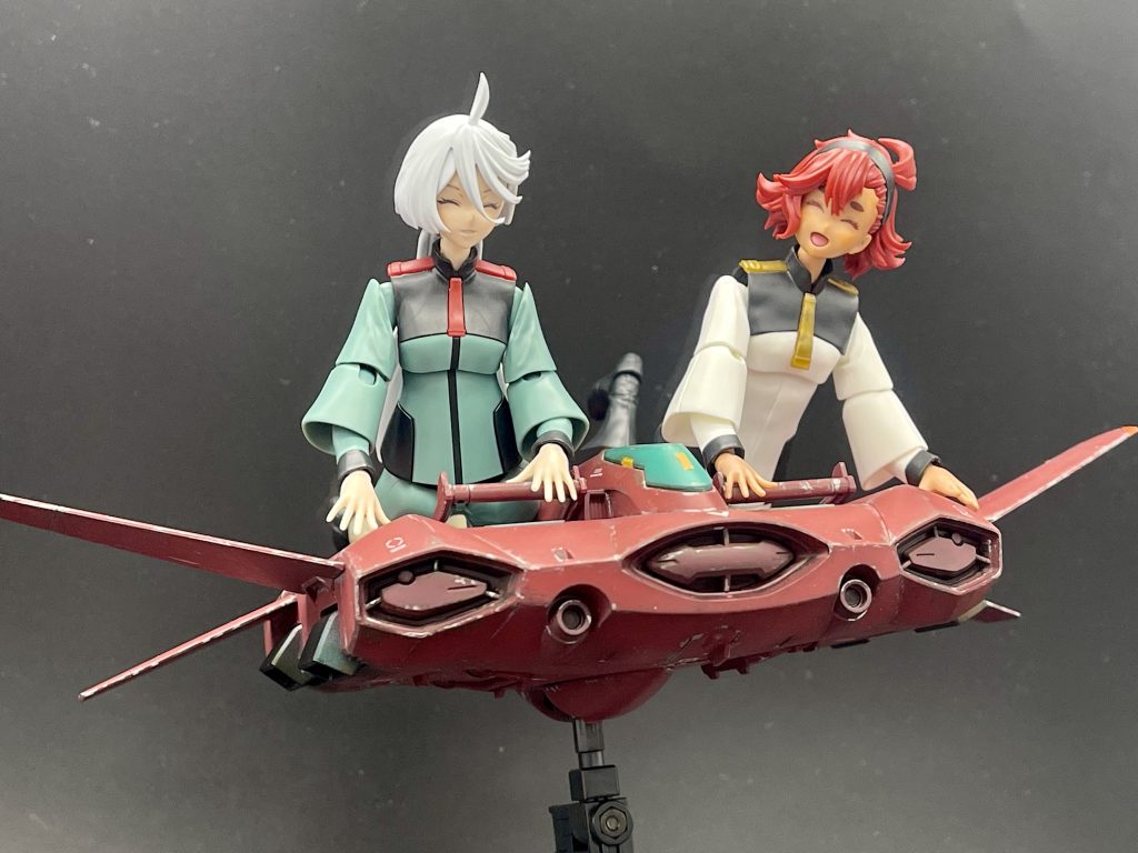 ウチにはエアリアルはいないのでFRSのスレミオを乗せる。流石に可動部の関係で跪いてレバーつかみはできんかったですね。