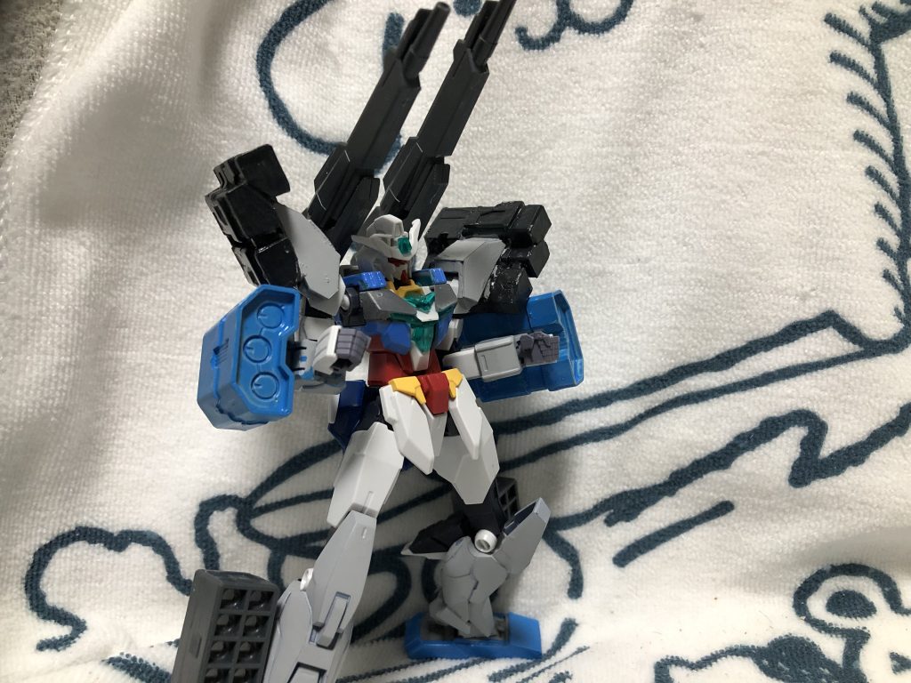 まずは姿から肩が重い為垂れ下がりがありますが自立できます