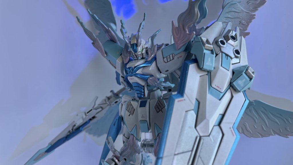 ファントムライト関係ないんですけど、この写真のように目はブラックライトに反応して光ります。