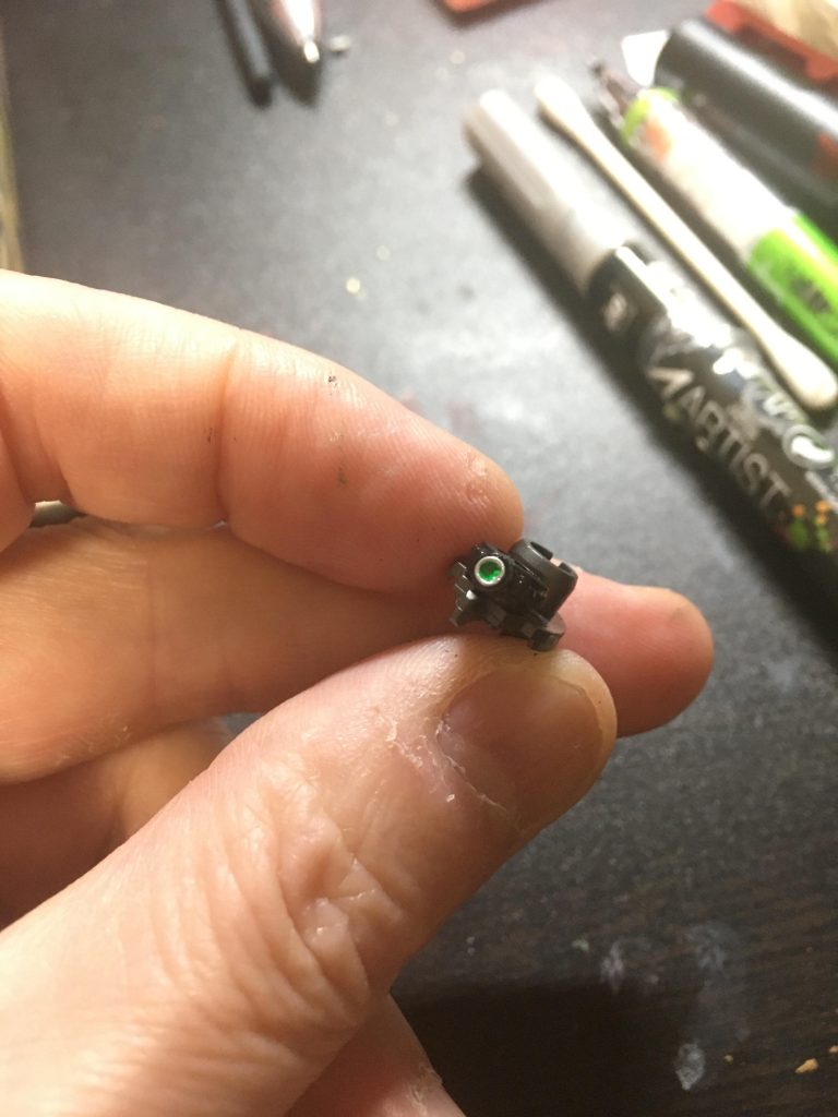 サザビーの目はメチャちっさい。