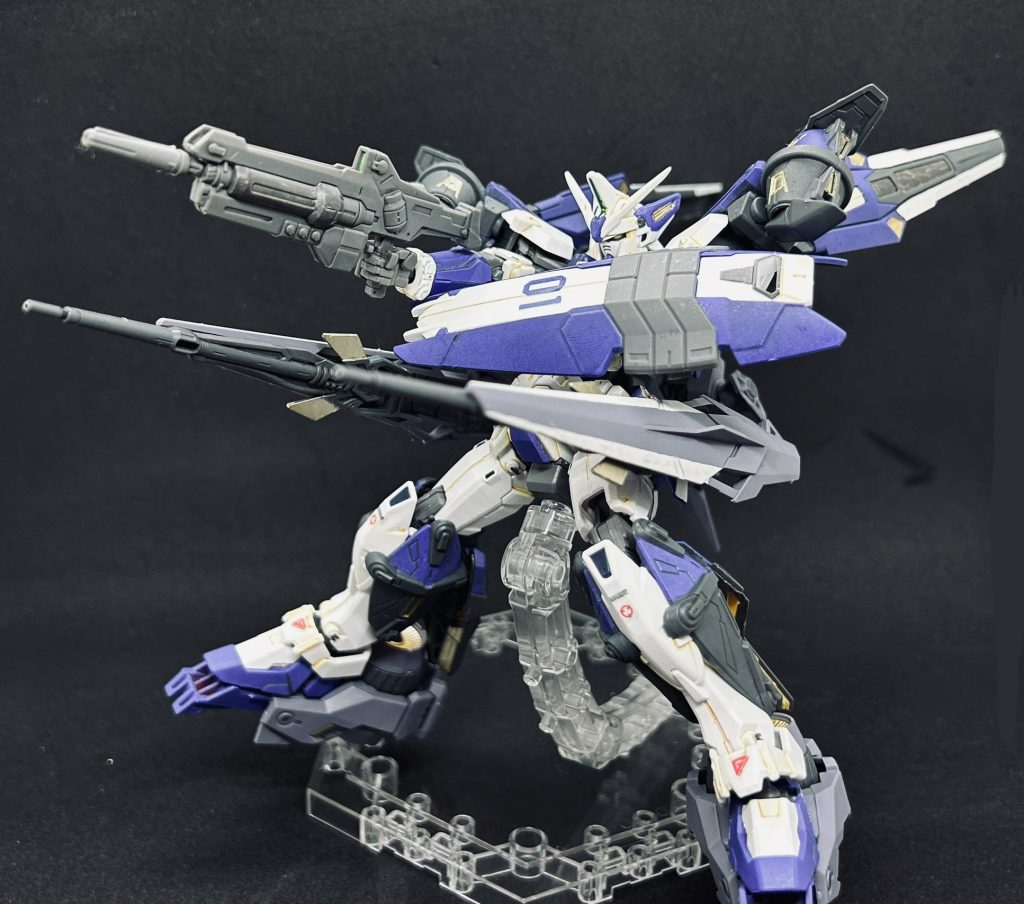 デカールは全て本キット付属のものをそのまま使用しました。ブルー部分の色味がかなり違うのですが、写真だと同じ風に見えますね。