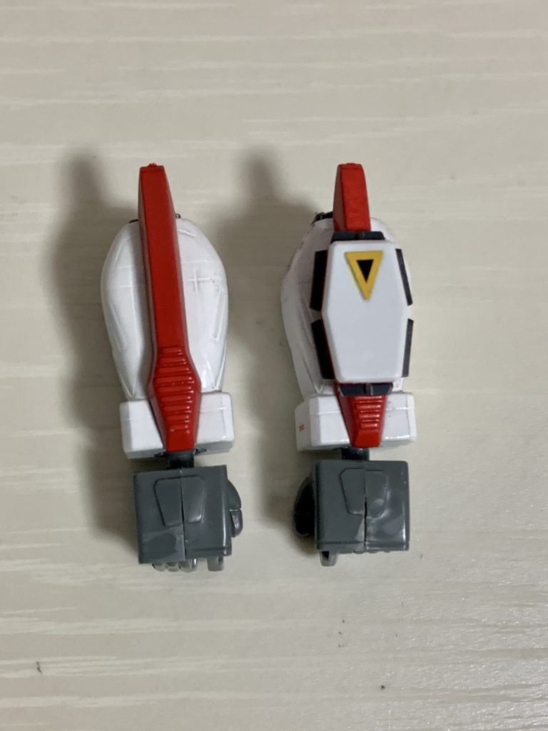 腕部が欠損していたので、たまたま持っておりました他のMS(1/100HGガンダムX)より移植しました。その為残念ながら、ヴェスバーの握り部分を握る事ができません。左手は添えるだけ。右手も添えるだけ。