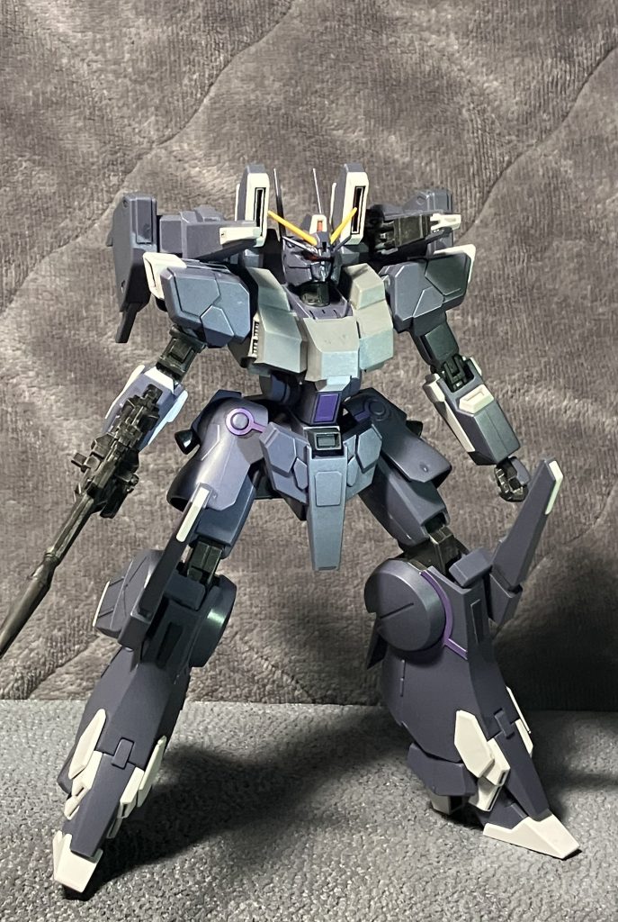 ランドセルを取っ払い、ちょっとパーツを切り取って空間を作って、ビームキャノンを倒せるように。この俺設定モードでは交換腕がないから、ビームマグナムでなく汎用的なビームライフルを持ってるはずだなあ。だいぶ身軽に見えてシールドもないけど、ニュータイプのバナージ機だからいいかな、と。ユニコーンの続編でサプレッサーが本格的に活躍する姿が早く観たいです。