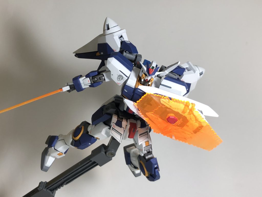 また、シールドではなくウェポンとしての側面が大きい為、防護面ではビームシールドを展開可能