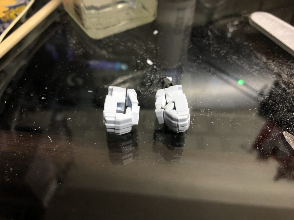 もっと握り込ませたかったのですが、そうなるともう新造した方が早いのでは?となったし、自分の技術力だとハードルが高過ぎたので、今回はこれぐらいの握り拳にしました。