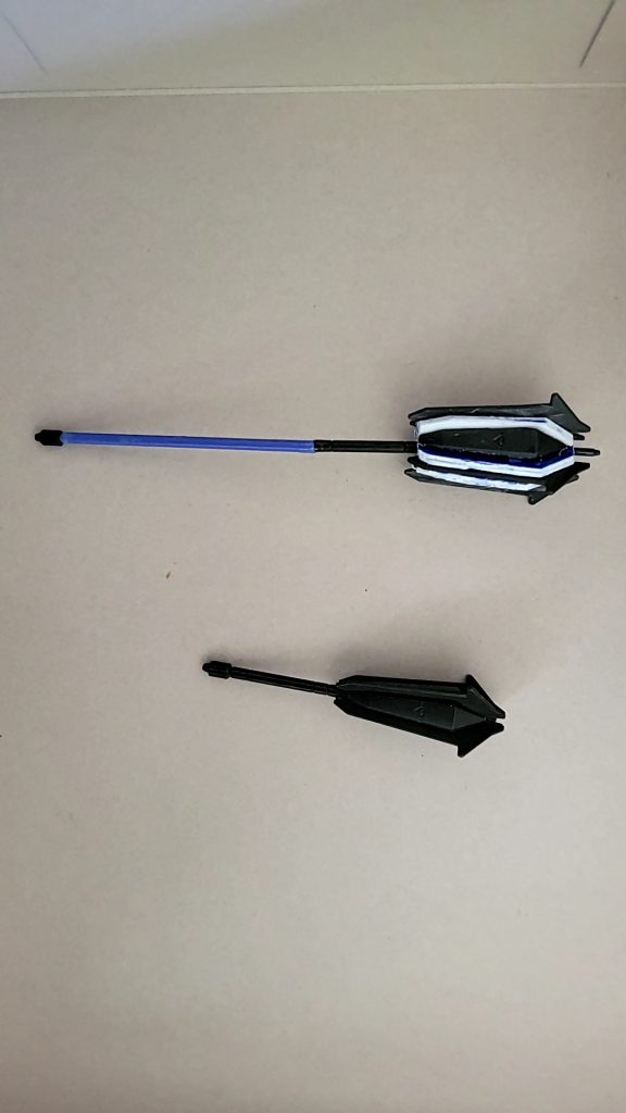 メイン武器はオプションセットのランス(下)を大型化(上)