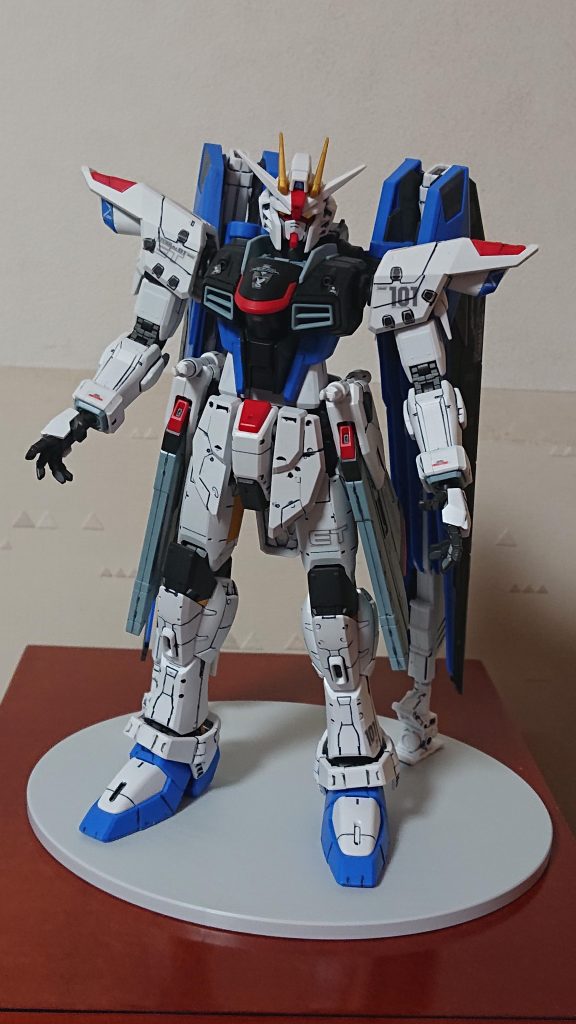 巣立ち♪始めてガンマカのすみ入れ用流し込みタイプを使いました。拡大するとモールの渕がキレイに拭けてないのです…ここは老眼との闘い……(笑)