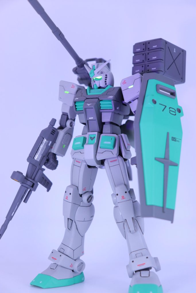 センサー類は蛍光イエローでブラックライトで点灯します。肩アーマーにもセンサーを追加してみました！