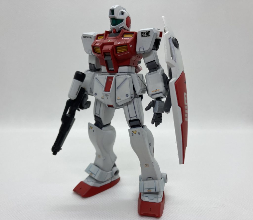 なんとなく純正の手がデカく感じたので、ビルダーズパーツのMSハンド03に変更しました。二の腕と手首はプラバンで延長してみました。