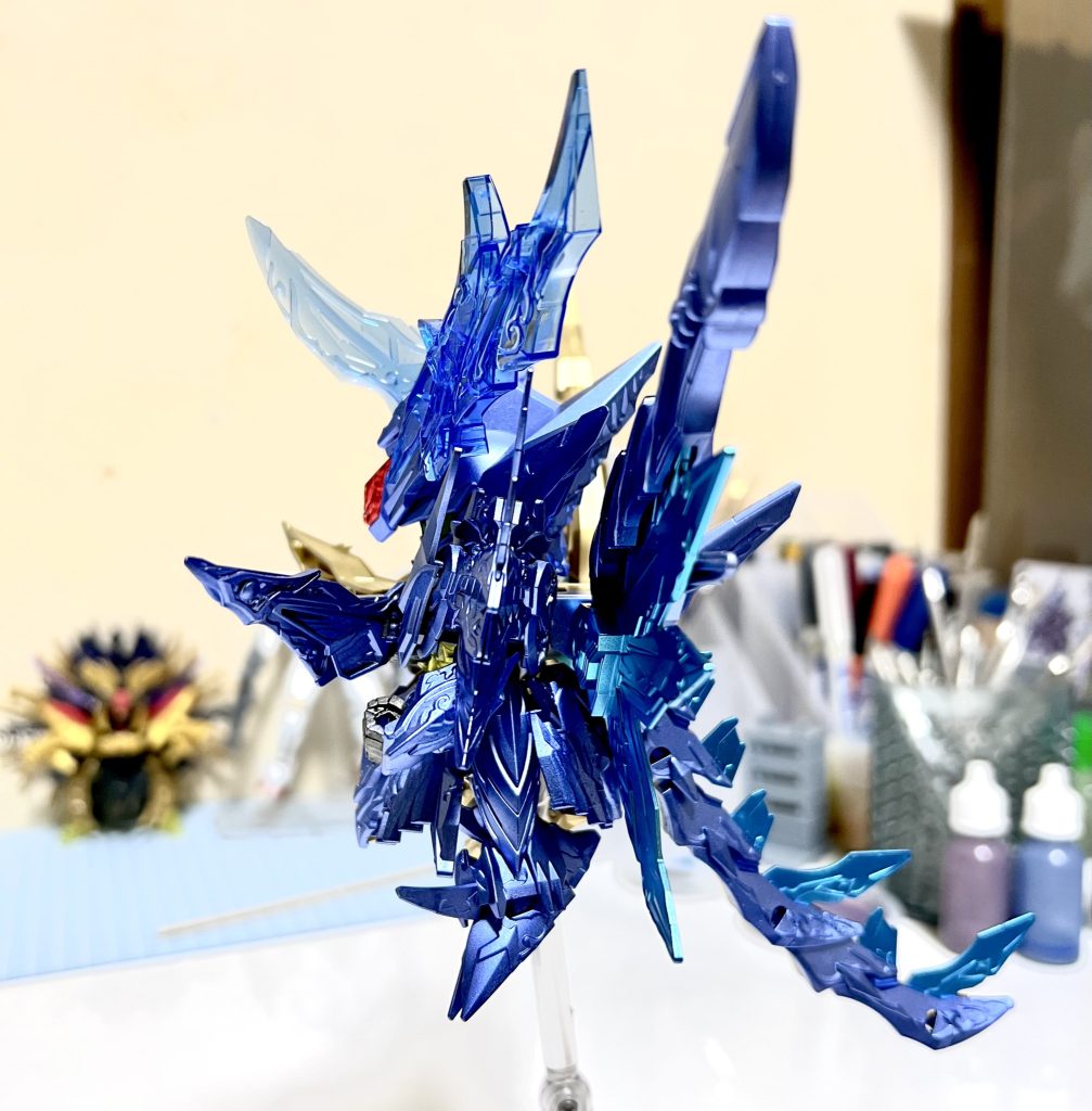 左半身はガンダムマーカーメタバイオレットで塗装。