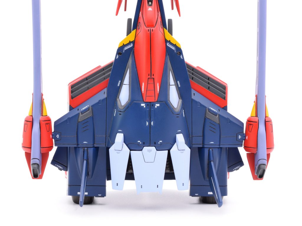 このシリーズのキットを作ったことがある方はご存じであろう…プラの「硬さ」… 近年のガンプラで使用されているKPS(軟質プラ)とは逆の加工のしづらさがありますね(TT)