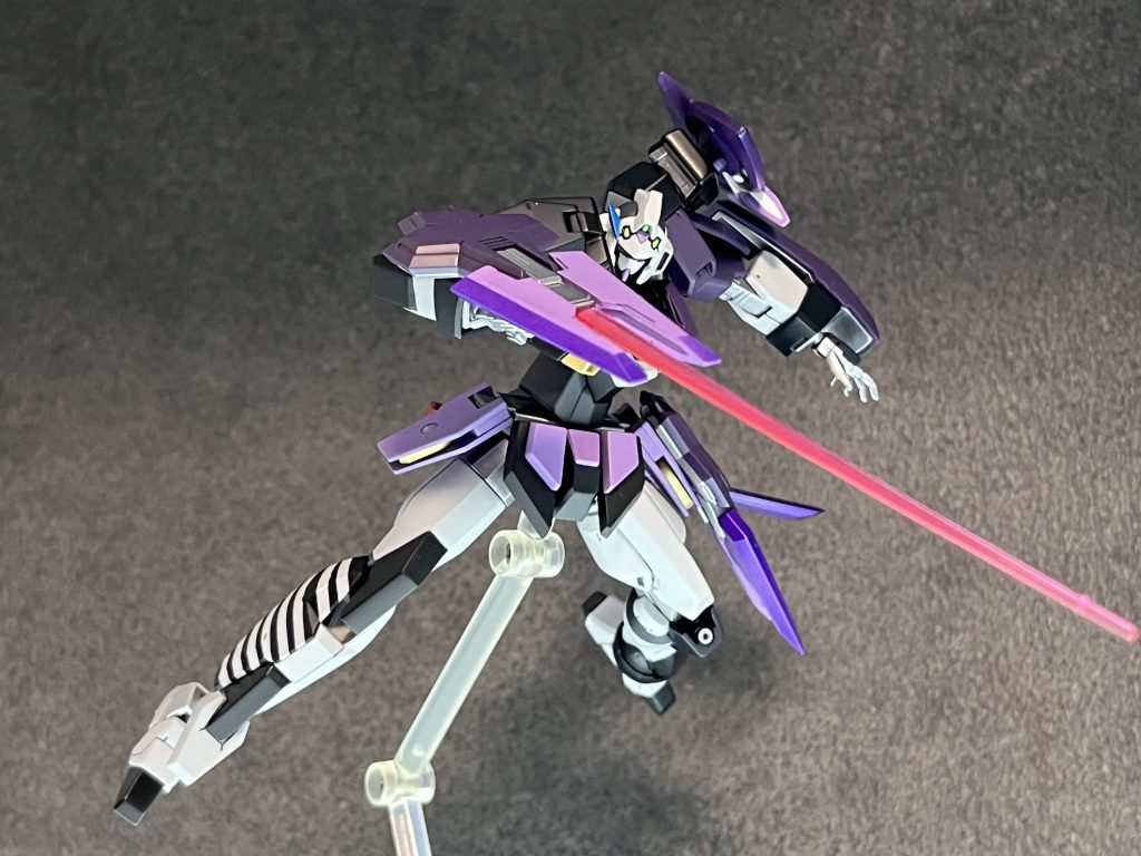 サイドアーマーにマウントしてあり、右腕に装着することもできる。エランダールはエルアンドアールから来る造語だが、Lは「Lux」、Rは「Rubia」を意味している。※妹の