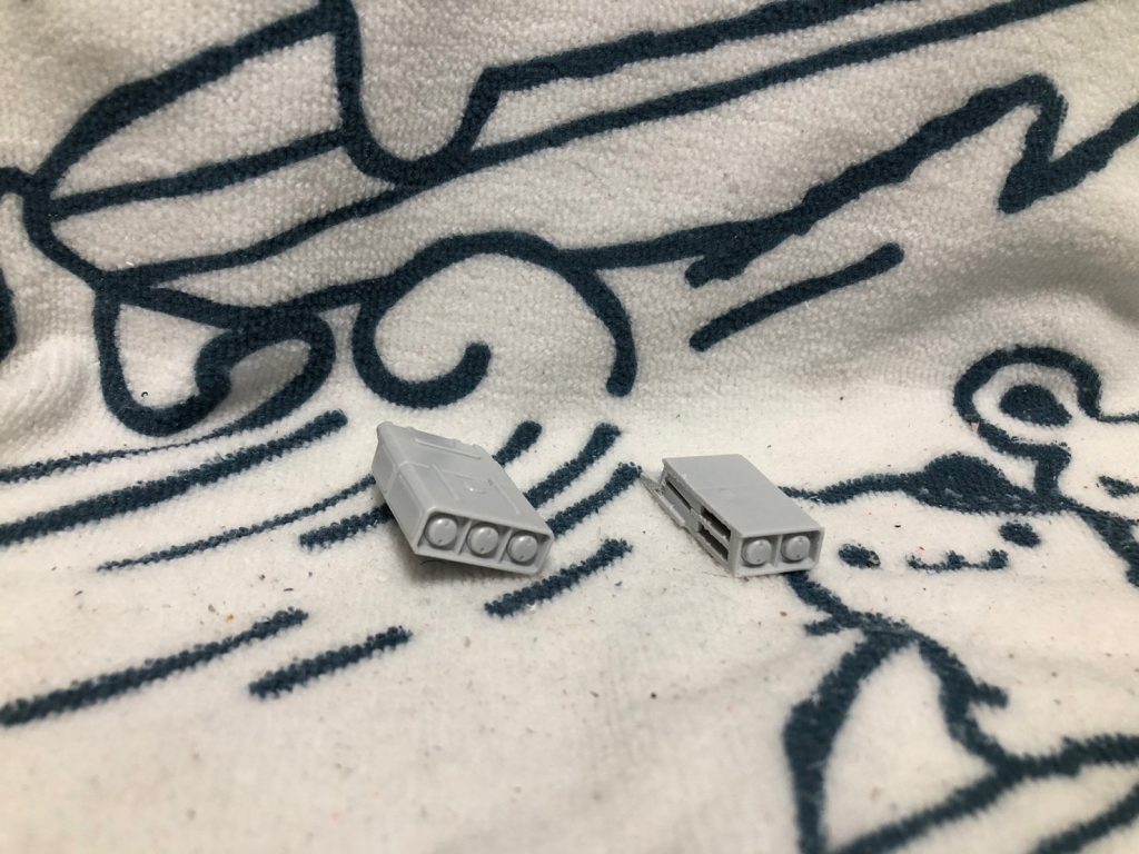 4連ミサランが手元に中,オプション2の購入も検討、値段が高すぎる為バトルアームのミサイルを切断し4連ミサイル×2、2連ミサイルを作成。