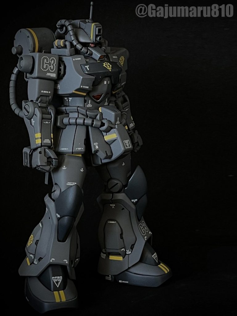 グフ重装型の軽装型(?)、スリムボディです。アームユニットはパージ出来るハズ。