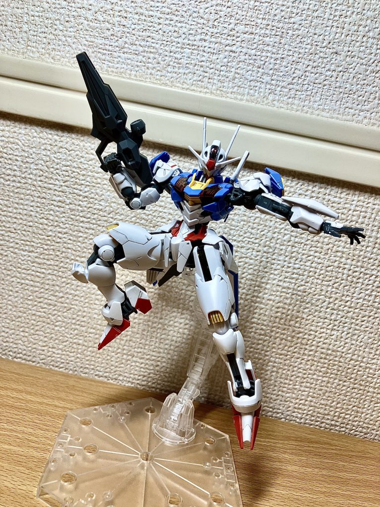 可動域もすごいし、色分けもすごいし、ここ3年くらいのバンダイの技術革新ヤバいですね。