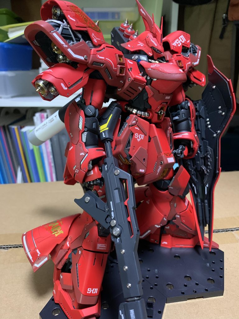 何十年ぶりにガンプラ出してきて作りました。素人なので細かい所はアラが出てます。あと写真が難しい。スマホで撮ったので全然色が違うように見えます。出来上がってから(GUNSTA)しったので制作風景がありません。すみません。いろんな意味まだまだですねー。