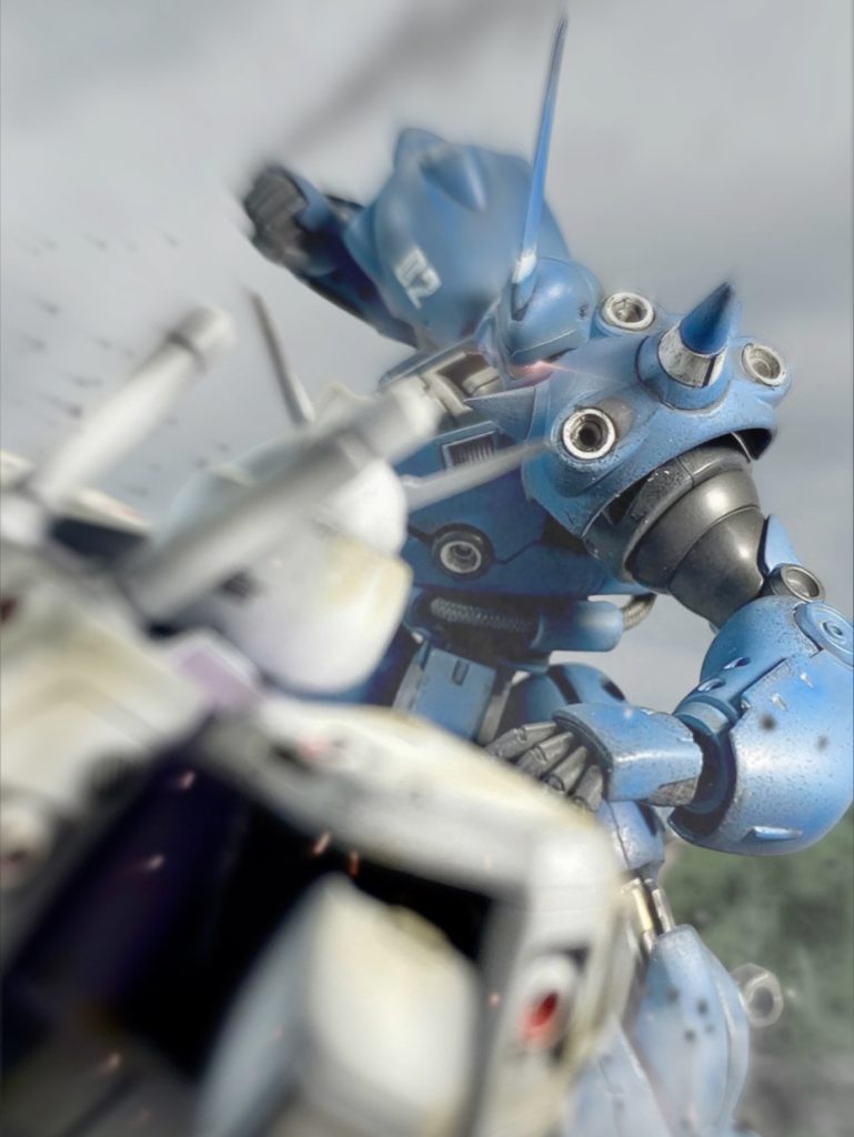 以前投稿したガンダムNT-1を再登場、華を添えてもらいました。劇中、こんな殴り合いのシーンはなかったはずですが…ケンプファーの名の如く、似合うはずだ!!と思ったので。