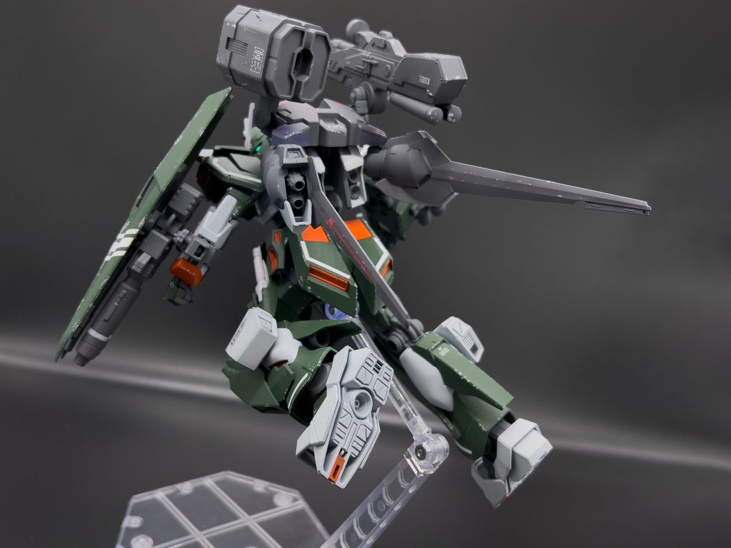 背中側も、最低限の「盛り」に留めました。スパロー(Gサイフォス)の足をブースターにするのは昔からやりたかったんですが出番がなくて、今回ようやく実現できたので個人的に良かったですね。