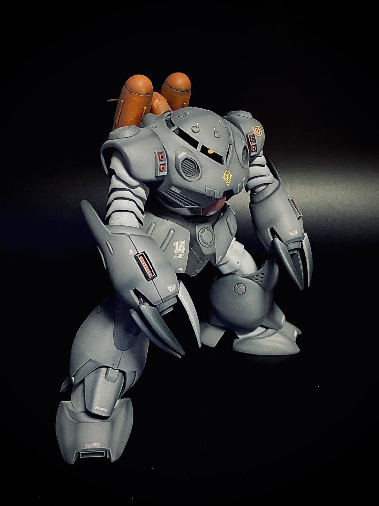 モノアイ可動化、腹部パーツ新造、各所ディテールアップパーツ貼り付けなどしました。