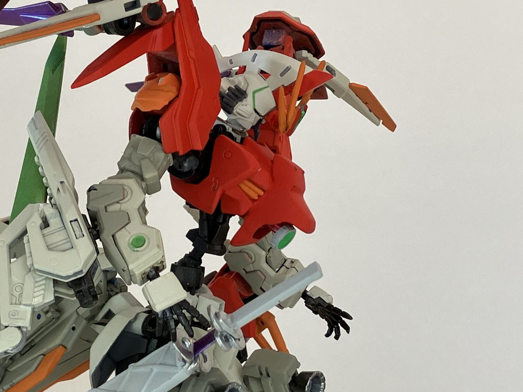 横顔シンプルにカッコいいです。太刀の刀身がチラ見えしてるのも凄く好きです。