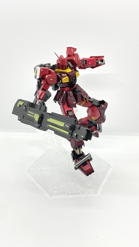 キャノン砲構え。バックパックからアームで繋がっています。