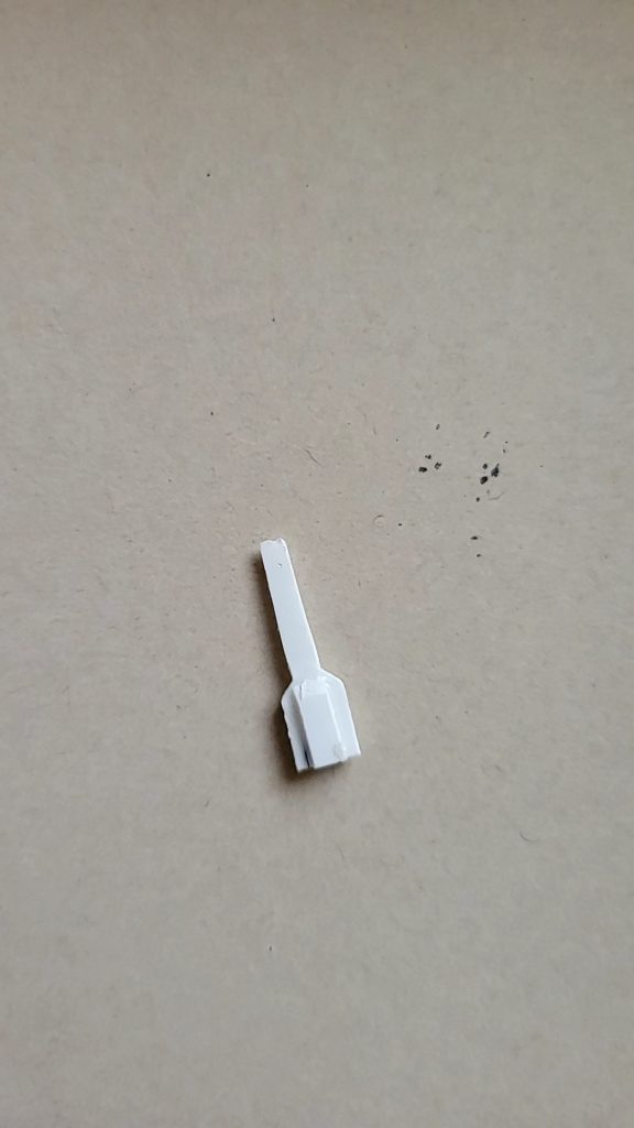 プロヴィデンスのドラグーンのようなものををプラバンで6個製作しバックパックに接着